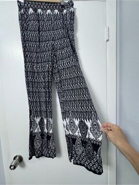 Black & White Printed Wide-Leg Pants - Brand Unspecified